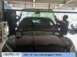 Autoglass Ganti kaca mobil Audi Q7 3 300x224 - Autoglass - Ganti kaca mobil - Audi Q7 (3)
