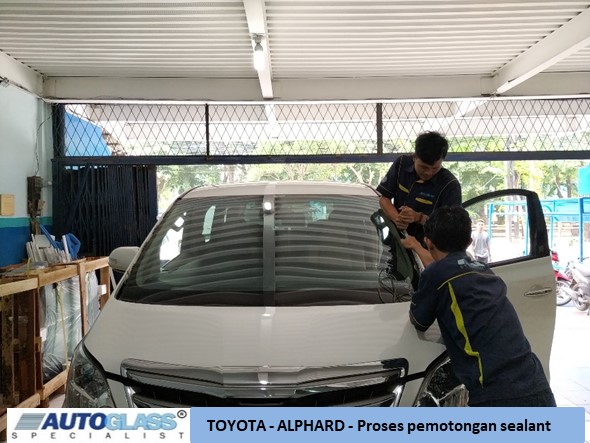 Autoglass Ganti kaca mobil Toyota Alphard 3 - Toyota Alphard - Ganti kaca mobil depan