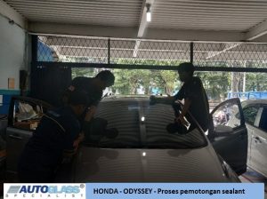 Autoglass Jual kaca mobil Ganti kaca mobil Honda Odyssey 2 300x224 - Autoglass - Ganti kaca mobil - Honda Odyssey (2)