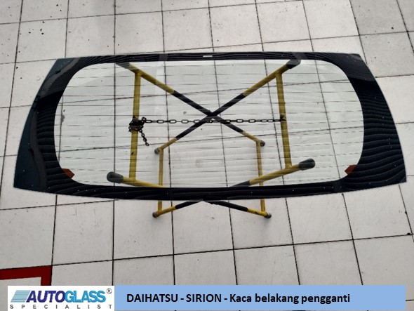 Autoglass Ganti kaca mobil Daihatsu Sirion 2 - Daihatsu Sirion - Ganti kaca mobil belakang