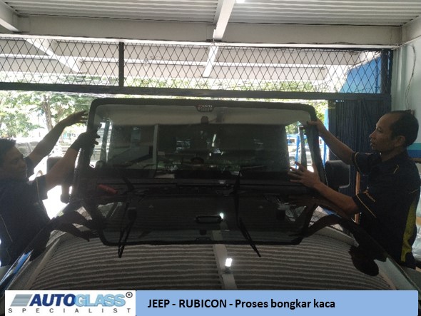 Autoglass Ganti kaca mobil Jeep Rubicon 4 - Jeep Rubicon - Ganti kaca mobil depan