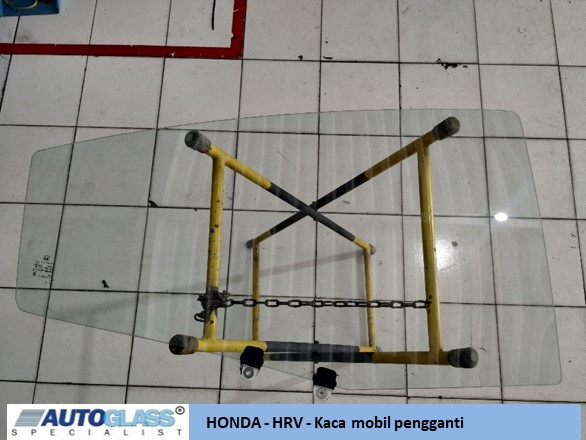 Autoglass Ganti kaca mobil Honda HRV 2 1 - Honda HRV - Ganti kaca mobil pintu belakang kiri