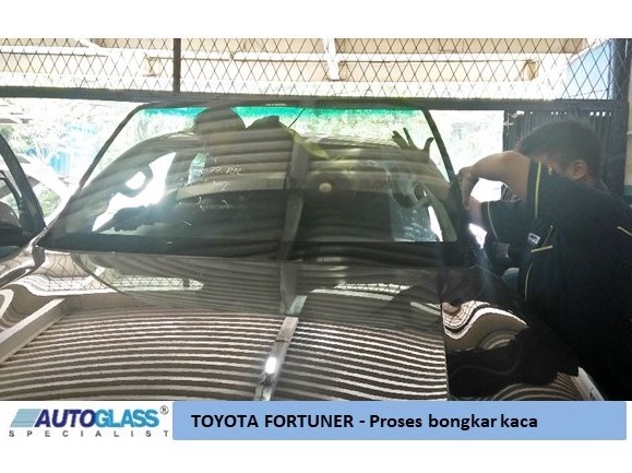 Autoglass Ganti kaca mobil Toyota Fortuner 4 - Toyota Fortuner - Ganti kaca mobil depan