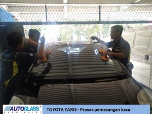 Autoglass Ganti kaca mobil Toyota Yaris 5 300x225 - Autoglass - Ganti kaca mobil - Toyota Yaris (5)