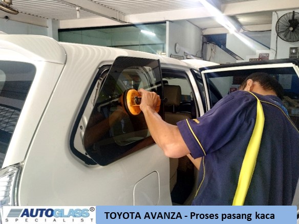 Autoglass Ganti kaca mobil Toyota Avanza 5 - Toyota Avanza – Ganti kaca mobil samping belakang kanan